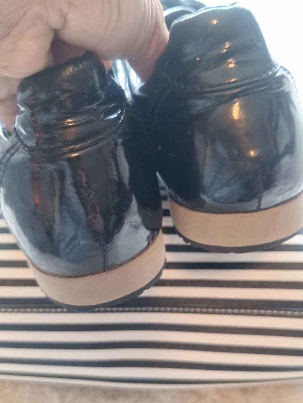 Burberry Black Quilted Patent Lace-Up Sneasks Size 40 - Picture 4 of 7